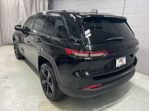 Used 2023 Jeep Grand Cherokee Limited w/ Black Appearance Package image 37