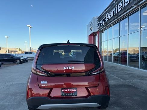 Used 2024 Kia Soul LX image 3