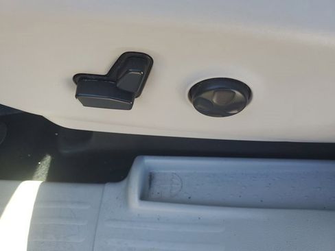 Used 2020 Chrysler Pacifica Limited image 25