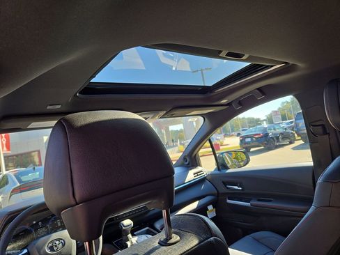 Used 2025 Toyota Sienna XSE image 19