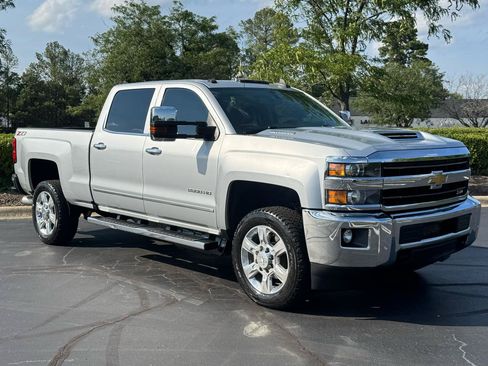 Used 2019 Chevrolet Silverado 2500 LTZ w/ Duramax Plus Package AWD/4WD image 8