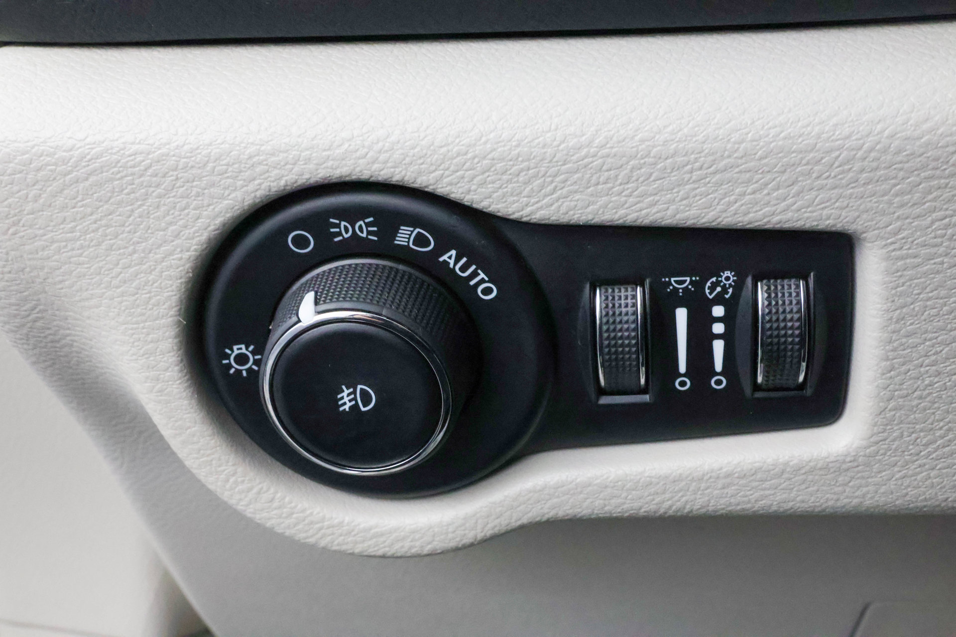 Used 2023 Chrysler Pacifica Touring-L FWD image 20