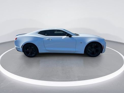 Used 2021 Chevrolet Camaro LT image 9