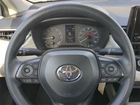 Used 2023 Toyota Corolla Cross L image 28