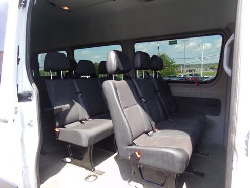 Used 2014 Mercedes-Benz Sprinter 2500 image 21