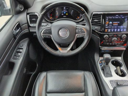 Used 2020 Jeep Grand Cherokee Overland image 16