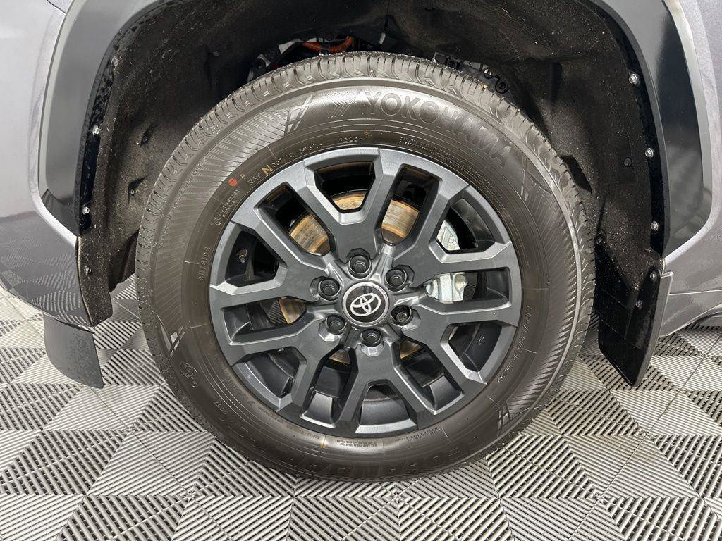 Used 2026 Toyota Sequoia Platinum AWD/4WD image 11