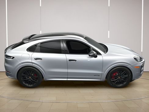 Certified 2025 Porsche Cayenne GTS AWD/4WD image 38
