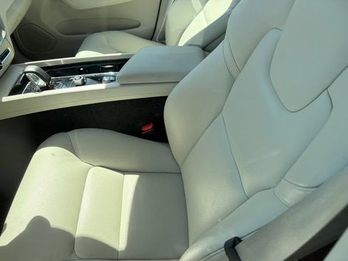 Used 2023 Volvo XC60 B5 Plus w/ Protection Package Premier FWD image 8