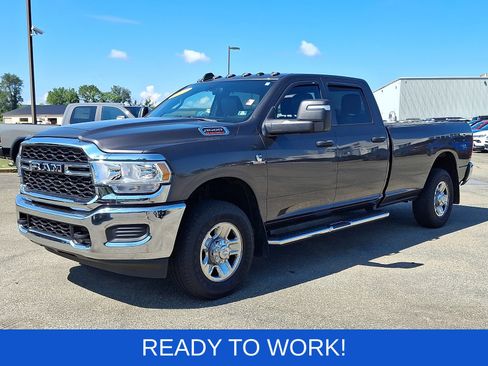 Used 2024 RAM 3500 Tradesman w/ Chrome Appearance Group AWD/4WD image 3