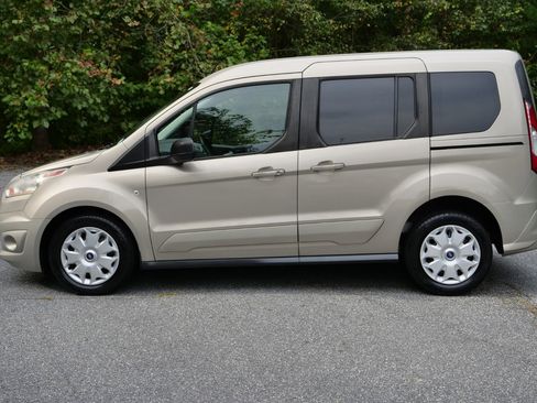 Used 2016 Ford Transit Connect XLT image 8