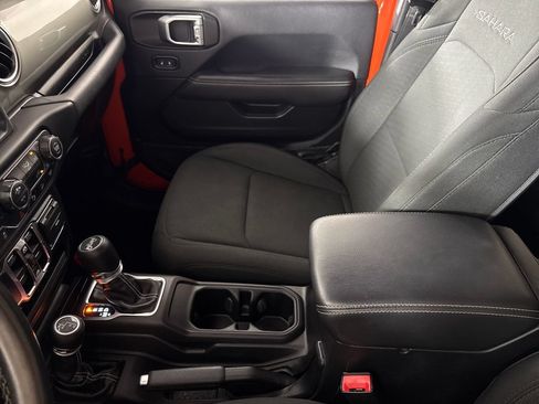 Used 2019 Jeep Wrangler Unlimited Sahara AWD/4WD image 23