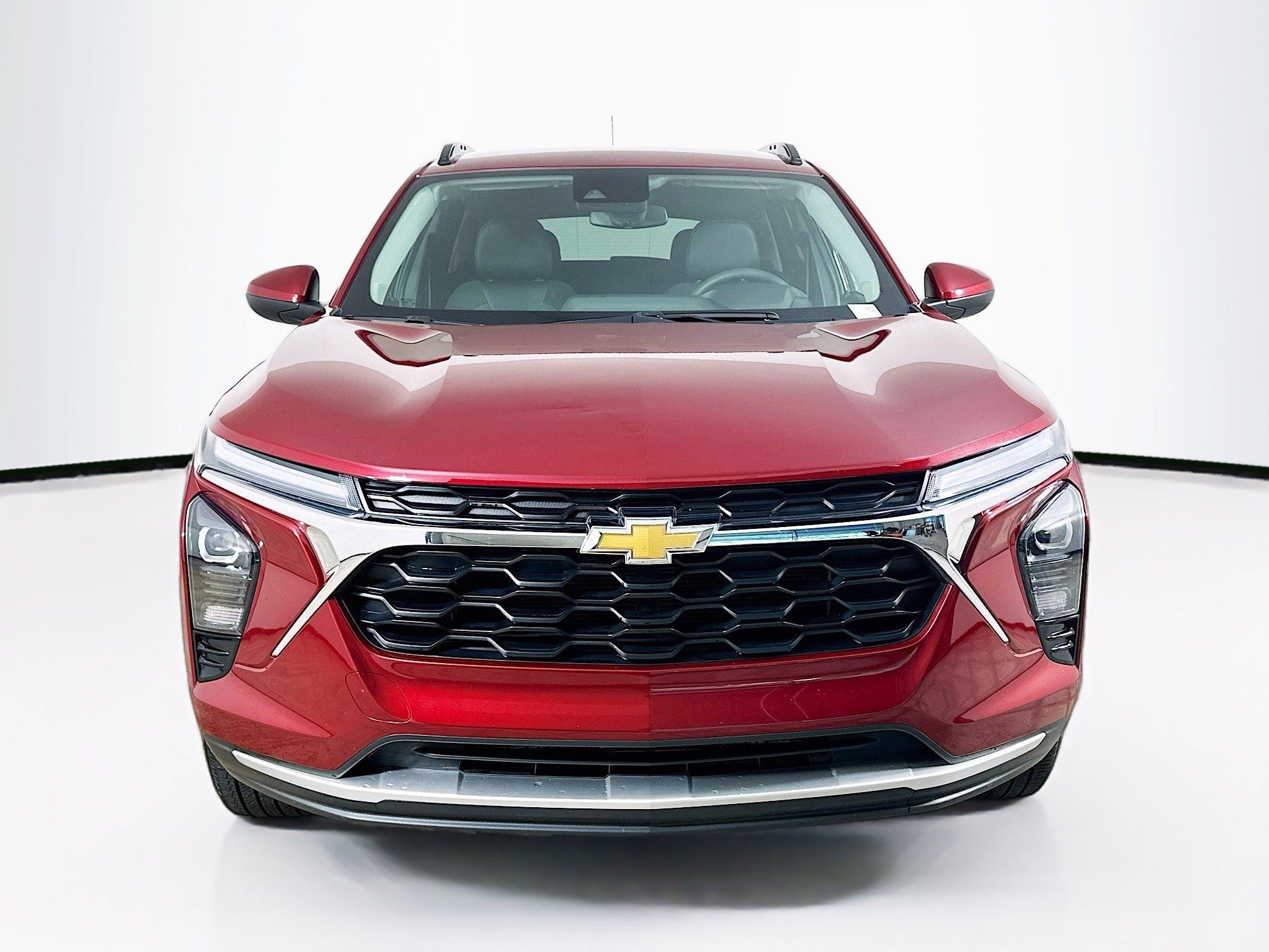 Used 2025 Chevrolet Trax LT FWD image 2