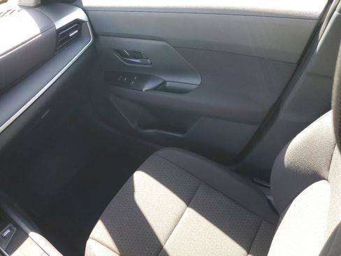 Certified 2025 Nissan Kicks S image 11