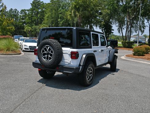 Used 2024 Jeep Wrangler Unlimited Rubicon AWD/4WD image 4