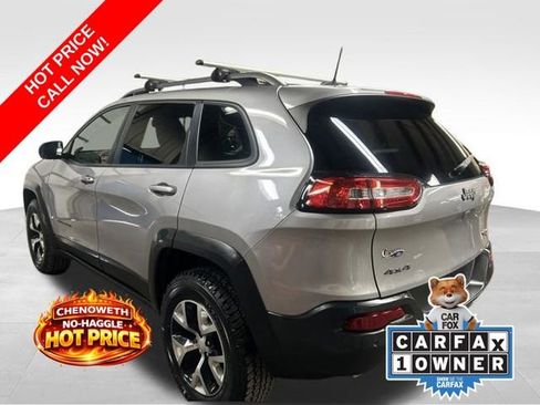 Used 2018 Jeep Cherokee Trailhawk AWD/4WD image 2