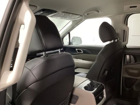 New 2026 Kia Carnival image 16