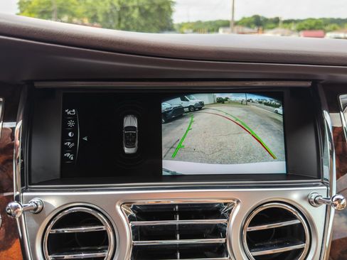 Used 2018 Rolls-Royce Dawn RWD image 47