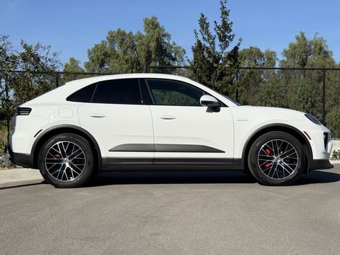 Used 2025 Porsche Macan 4S Electric image 8