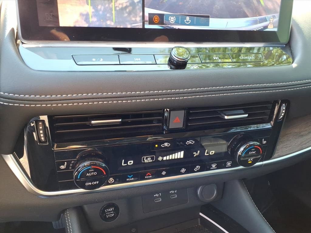 Used 2024 Nissan Rogue Platinum w/ Platinum Premium Package FWD image 11