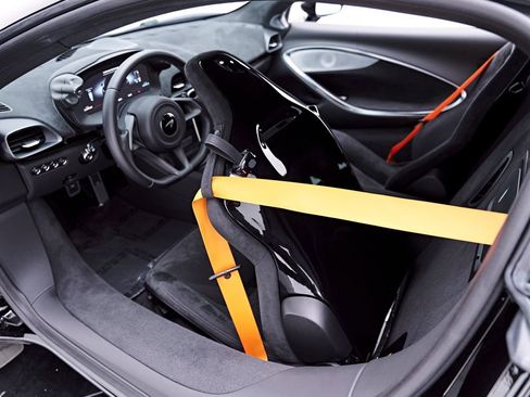 Used 2026 McLaren Artura RWD image 61