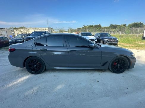 Used 2022 BMW 530i w/ M Sport Package RWD image 3
