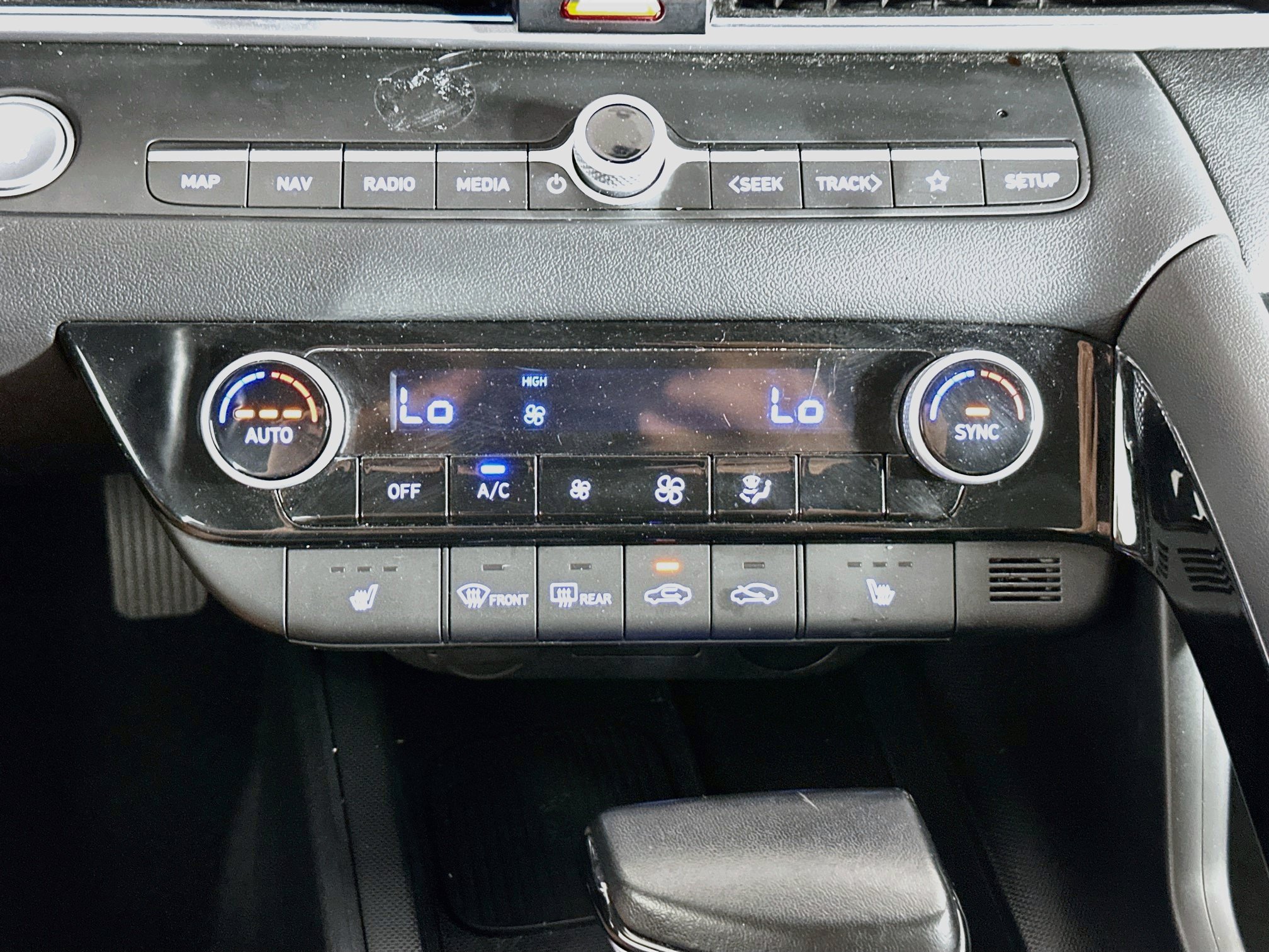 Used 2025 Hyundai Elantra SEL FWD image 24