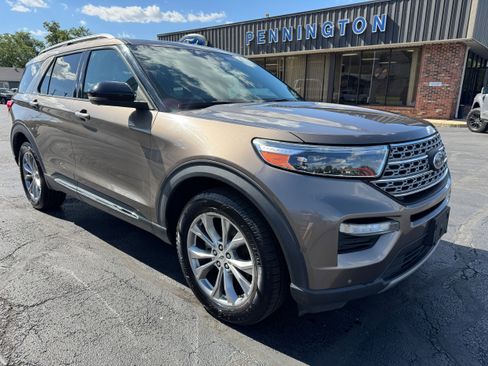 Used 2021 Ford Explorer Limited w/ Equipment Group 301A AWD/4WD image 9