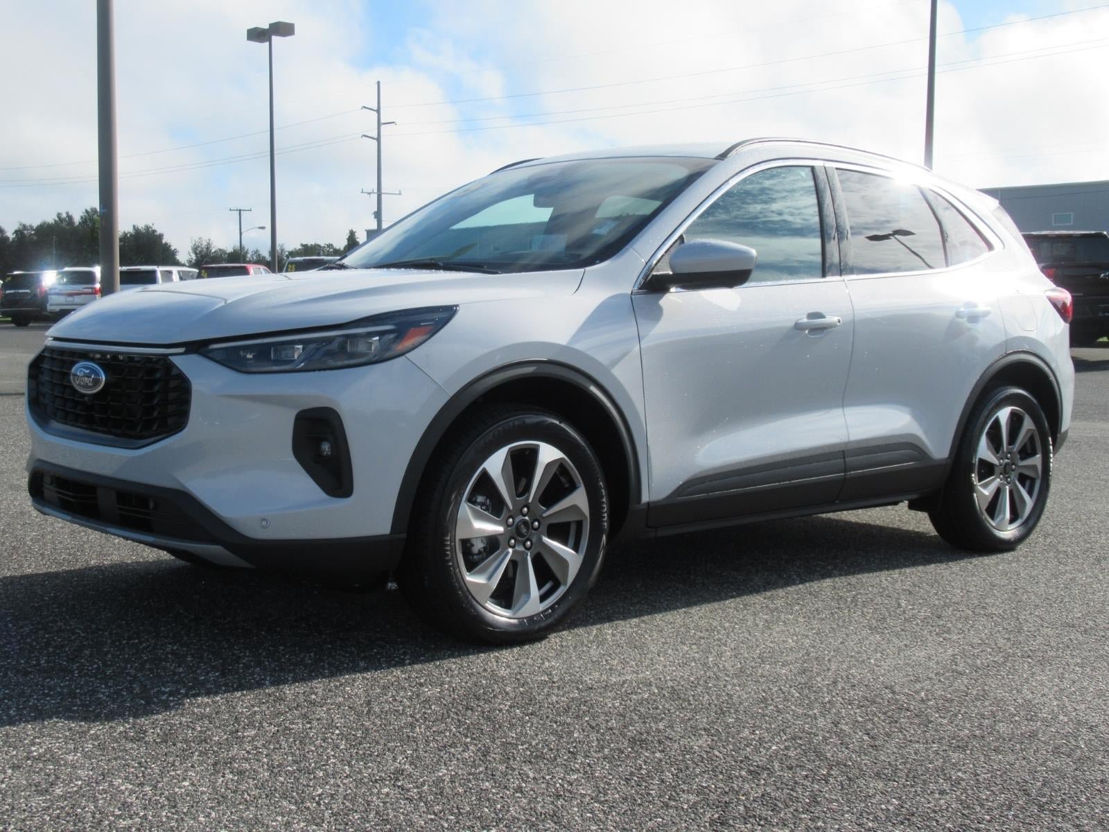 Used 2025 Ford Escape Platinum w/ Premium Technology Package AWD/4WD image 3