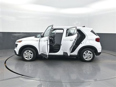 Used 2022 Hyundai Venue SE image 38