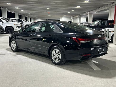Used 2023 Hyundai Elantra SE image 3