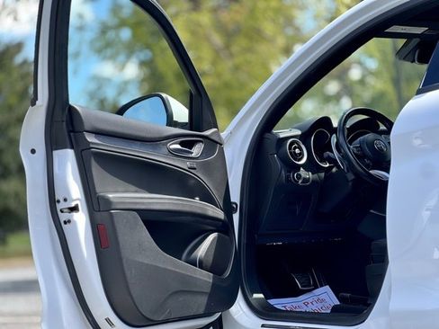 Used 2022 Alfa Romeo Stelvio Sprint image 12