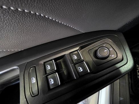 Used 2023 Volkswagen Atlas SE AWD/4WD image 17
