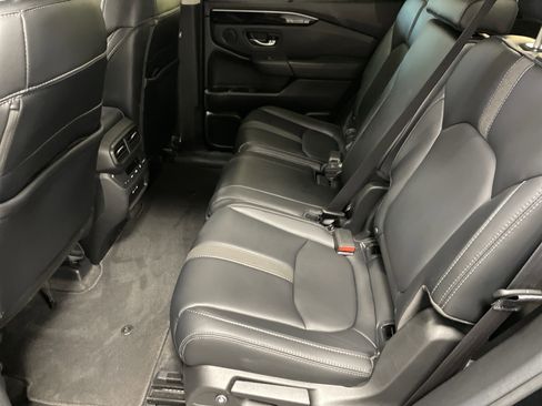 Used 2025 Honda Pilot EX-L image 32