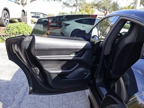 Used 2020 Porsche Taycan Turbo image 27