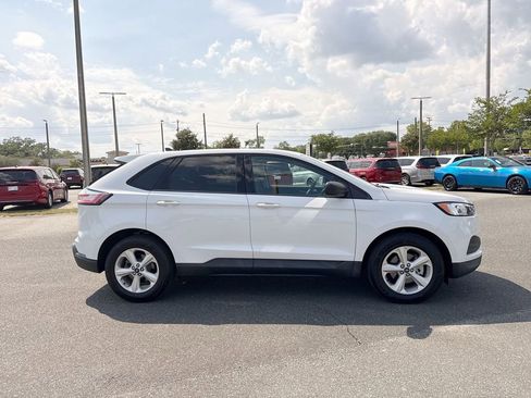 Used 2020 Ford Edge SE image 2