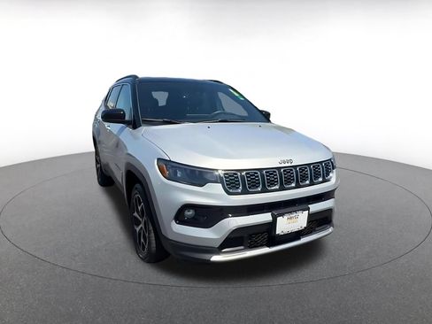 Used 2025 Jeep Compass Limited AWD/4WD image 3