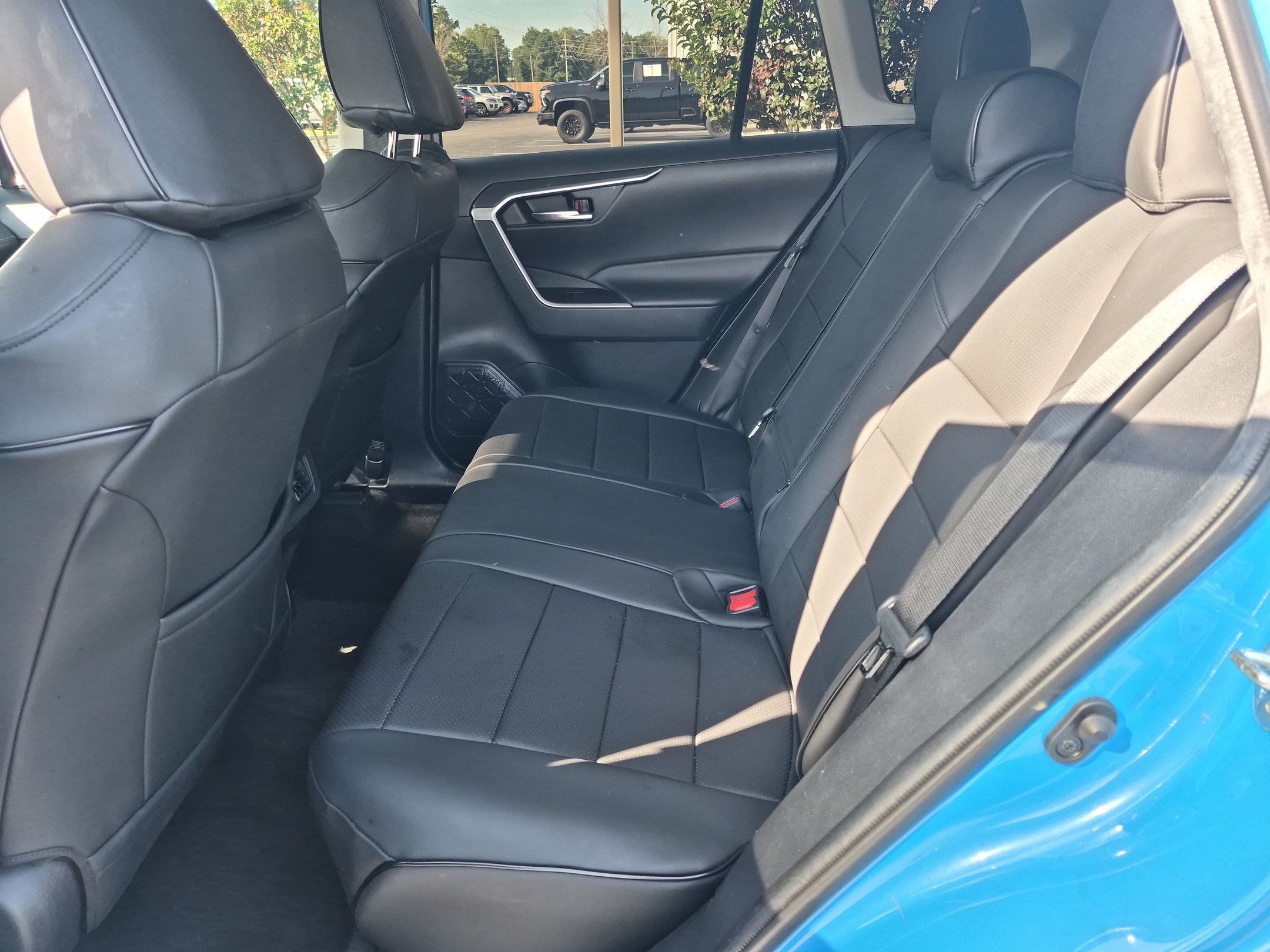 Used 2021 Toyota RAV4 XLE FWD image 17