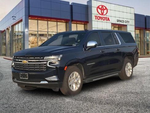 Used 2024 Chevrolet Suburban Premier w/ Premium Package RWD image 2