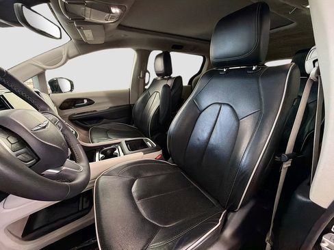 Used 2023 Chrysler Pacifica Limited image 23
