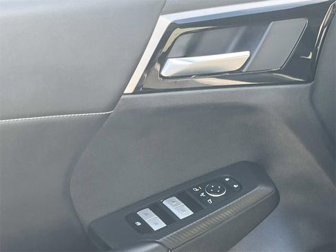 Used 2024 Mitsubishi Outlander FWD image 12