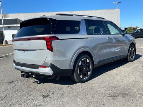 New 2026 Kia Carnival EX FWD image 9
