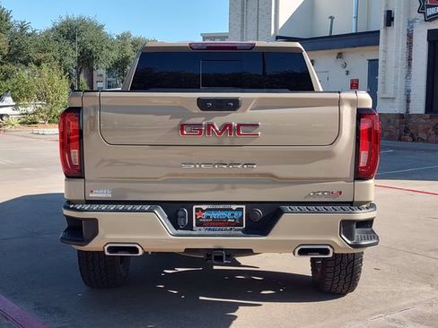 Used 2022 GMC Sierra 1500 AT4 w/ AT4 Preferred Package AWD/4WD image 4