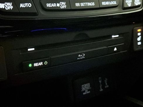 Used 2018 Honda Pilot Touring image 40