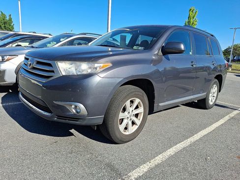 Used 2013 Toyota Highlander Plus AWD/4WD image 3