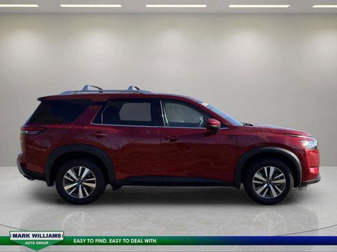 Used 2023 Nissan Pathfinder SL AWD/4WD image 2