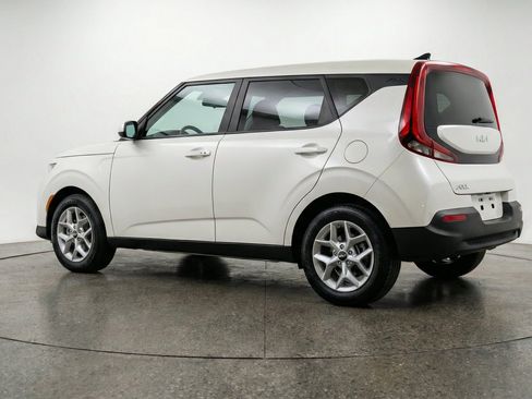 Used 2025 Kia Soul LX w/ LX Technology Package FWD image 6