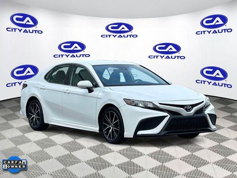 Used 2024 Toyota Camry SE FWD image 1