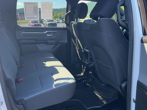 Used 2022 RAM 1500 Big Horn AWD/4WD image 32