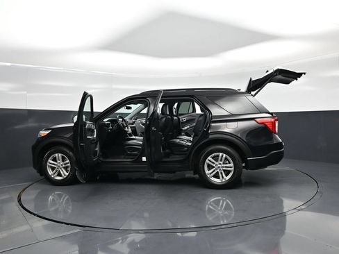 Used 2022 Ford Explorer XLT AWD/4WD image 32